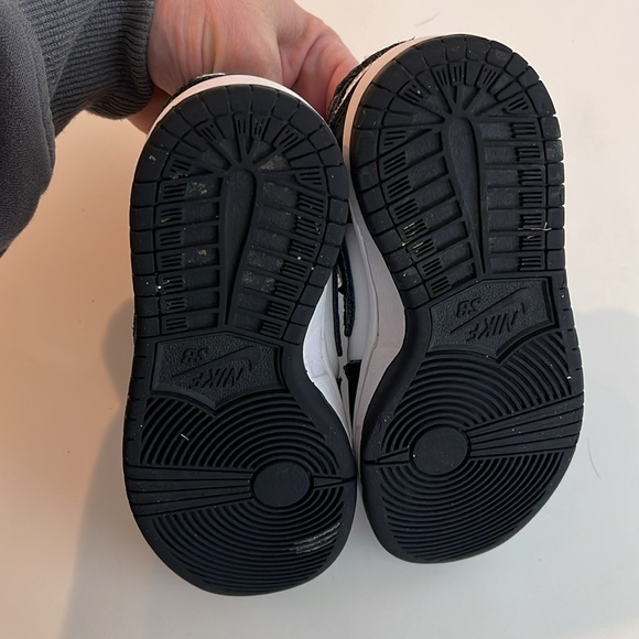 Nike Toddler Panda Dunks - Picture 5 of 6